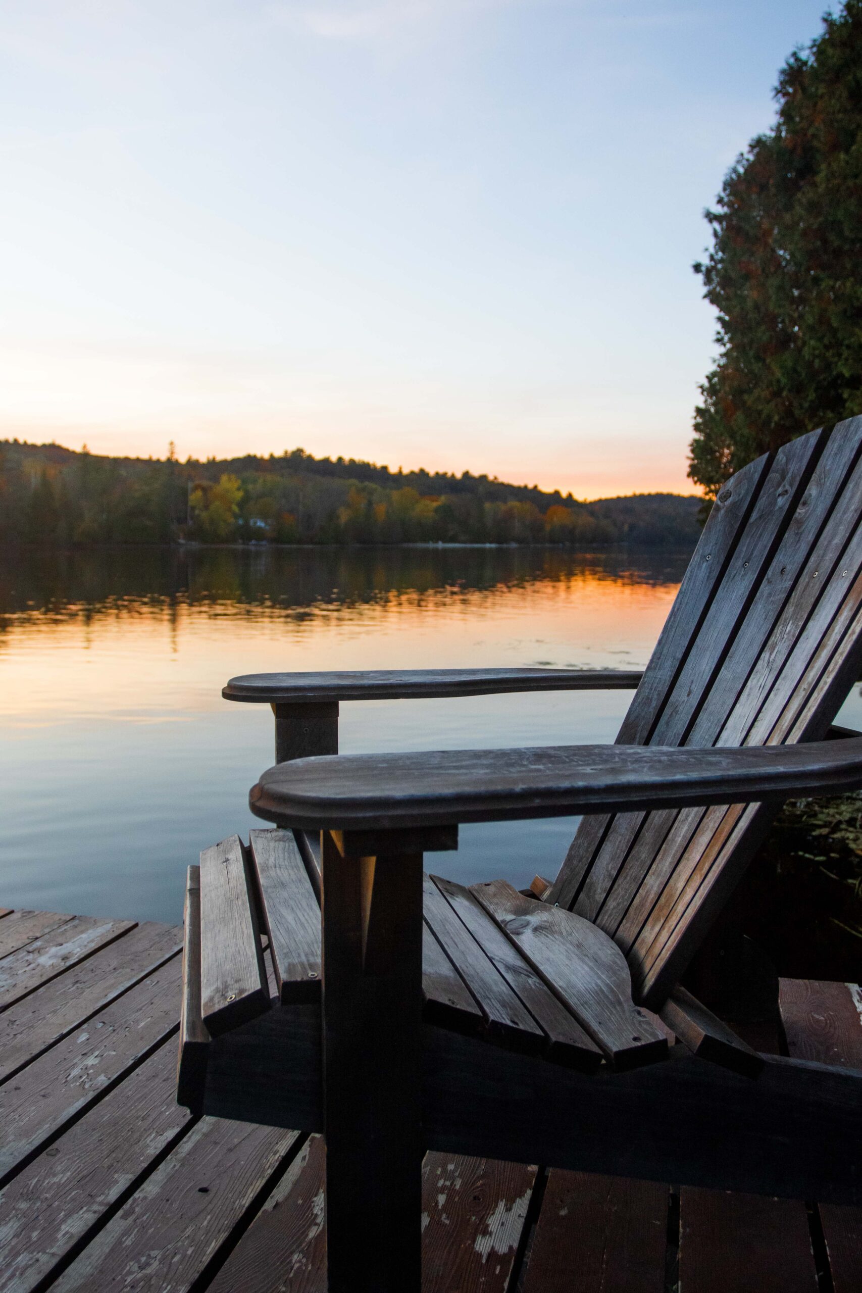 Chaise Adirondack au bord de la rivière Gatineau
